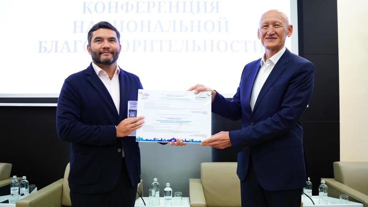 Қазақмыс қайырымдылықтағы стратегиялық альянс үшін марапат алды Қазақмыс қайырымдылықтағы стратегиялық альянс үшін марапат алды