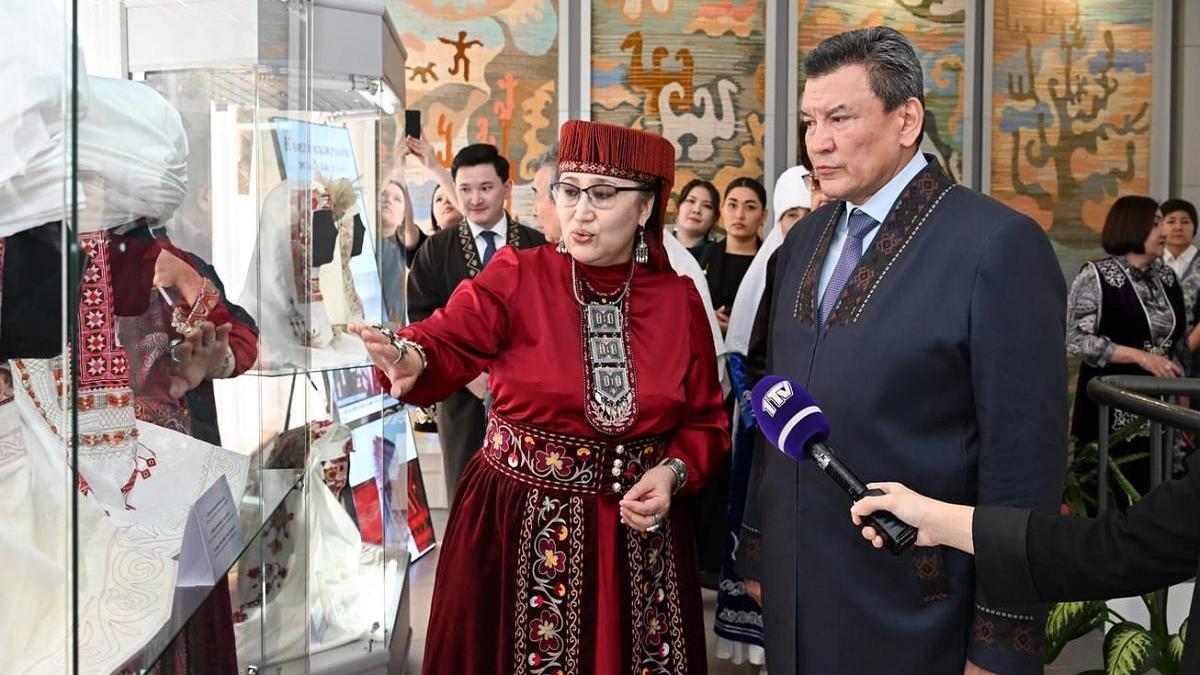 Гауез Нурмухамбетов посетил выставку "Киелі кимешек" Гауез Нурмухамбетов посетил выставку "Киелі кимешек"