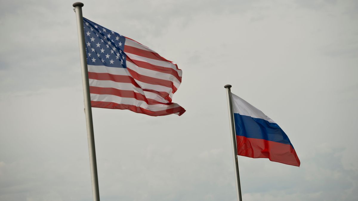 Флаги США и России