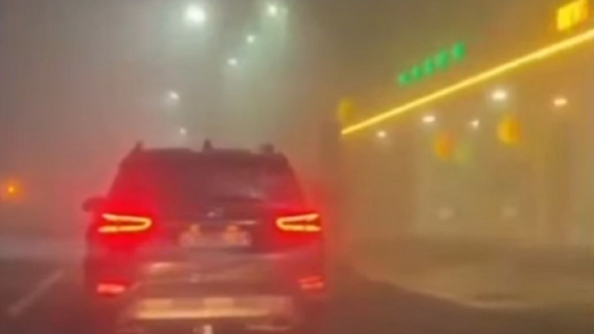 Автомобиль на дороге