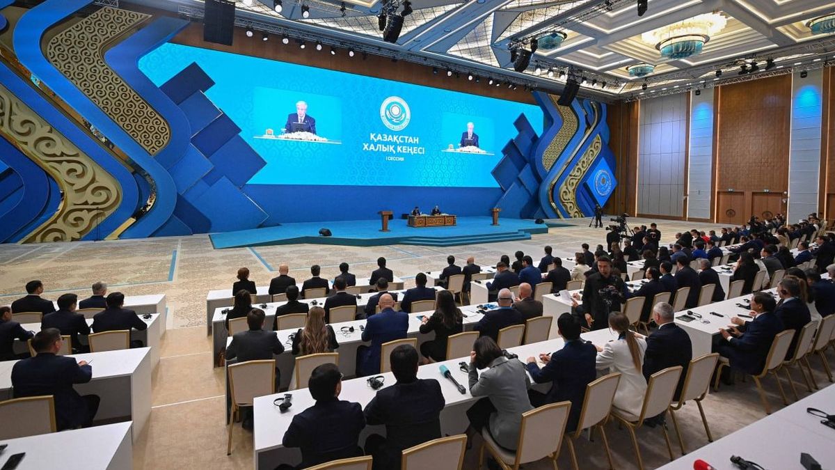 Қазақстан Халық Кеңесінің алғашқы сессиясы