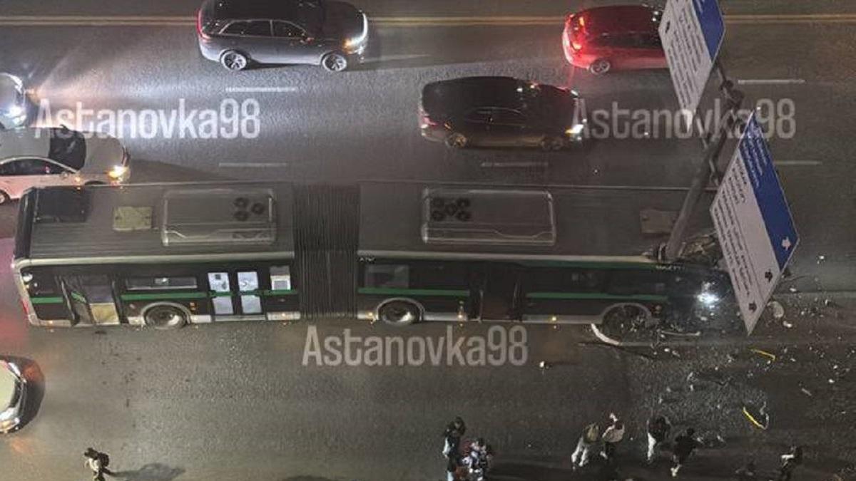 ДТП с автобусом в Астане: 10 человек пострадали, один в тяжелом состоянии