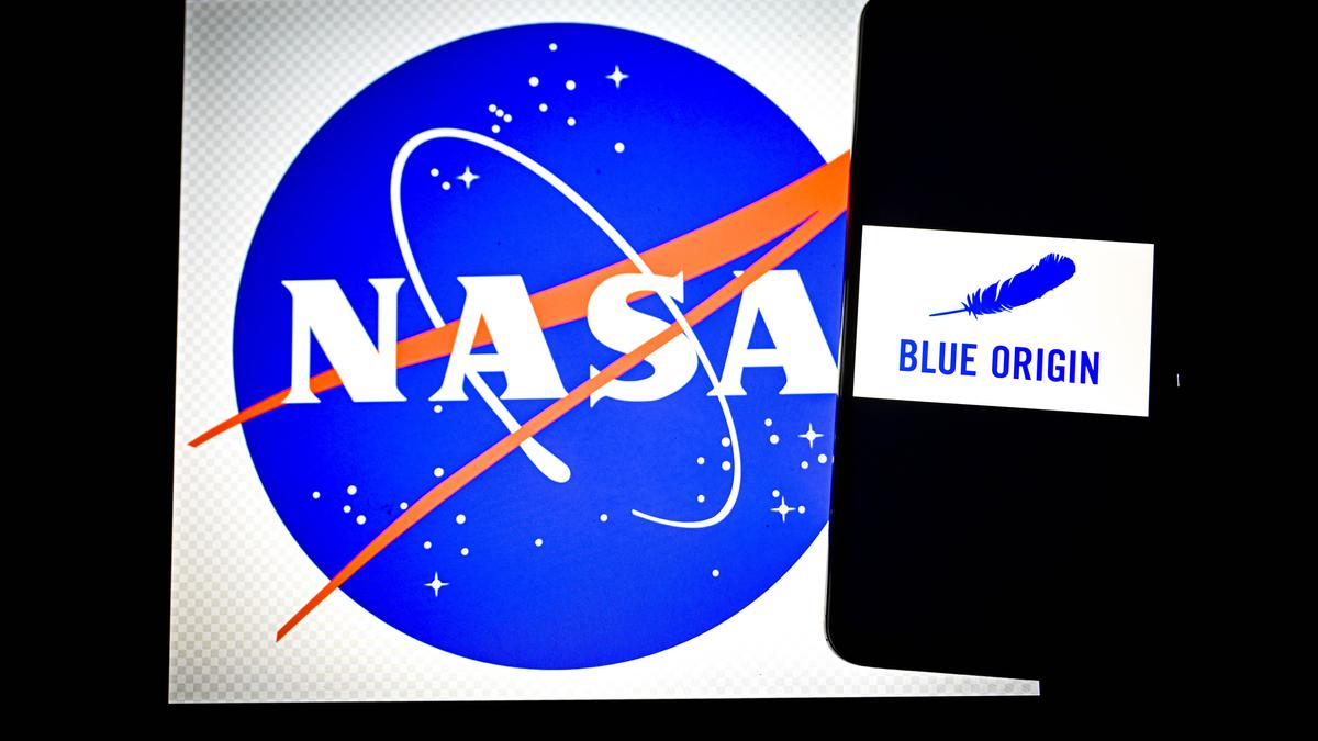 Логотипы NASA и Blue Origin