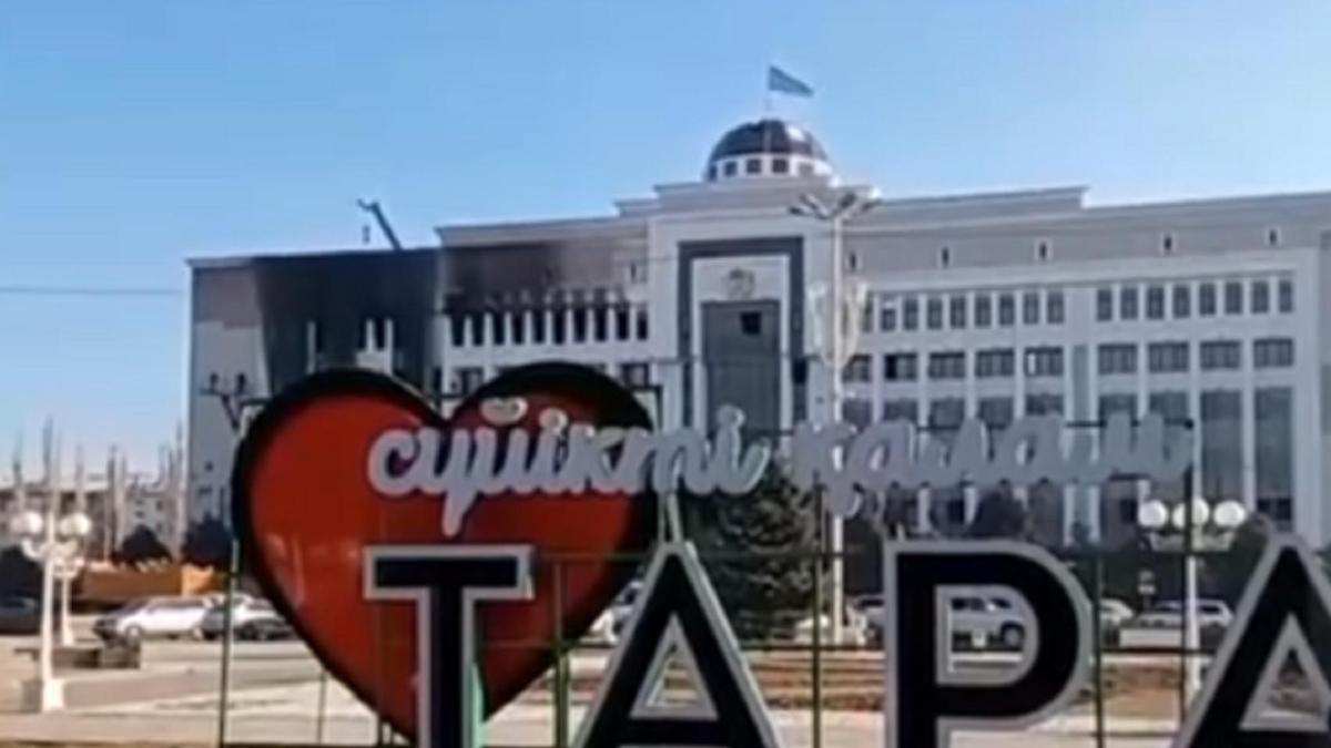 Қаңтарда бүлінген Тараздағы ғимарат Қаңтарда бүлінген Тараздағы ғимарат