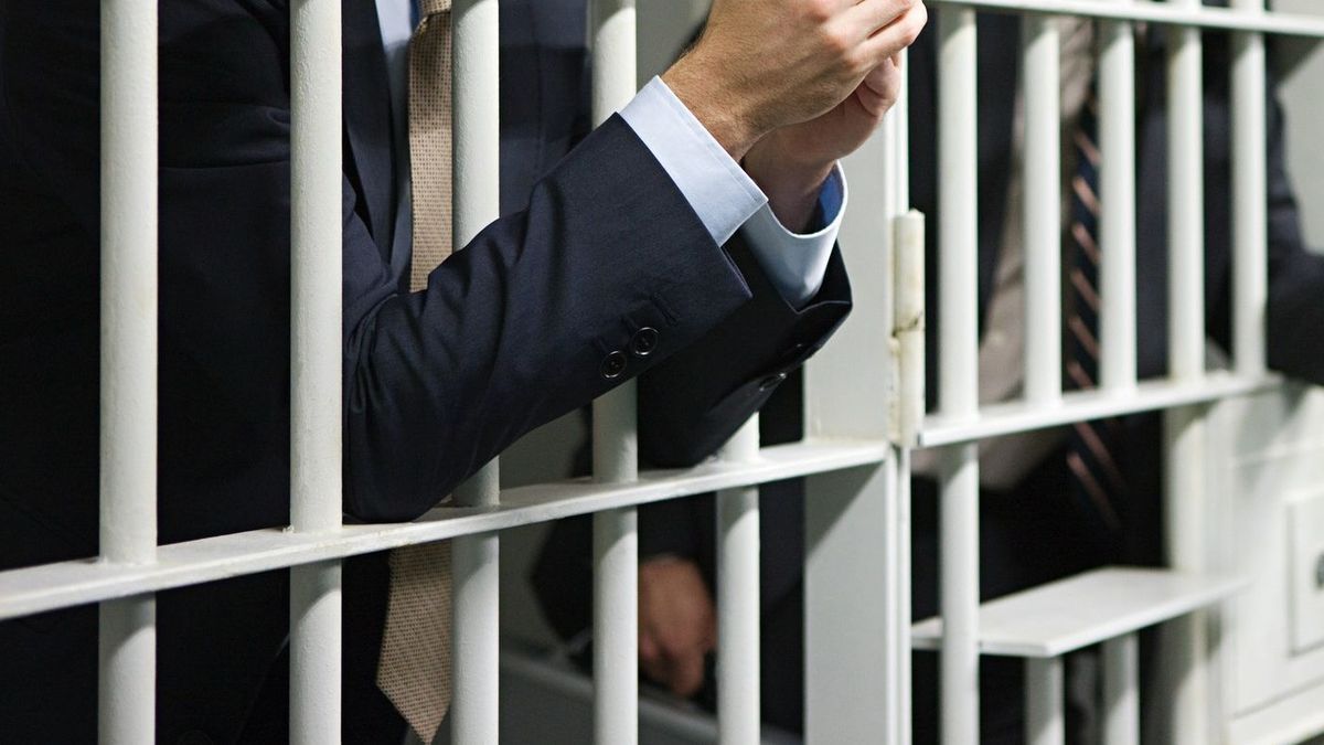 Мужчины за решеткой