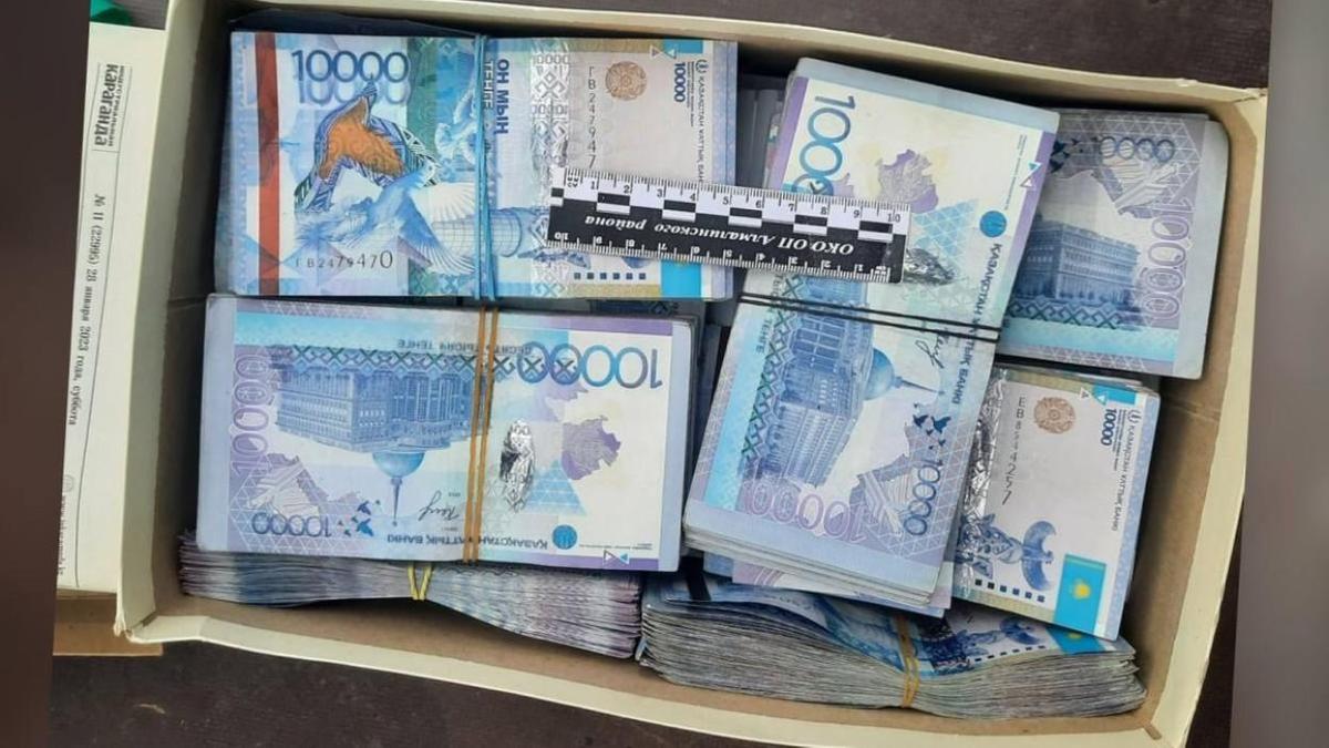 Деньги изъяли у иностранцев в Алматы Деньги изъяли у иностранцев в Алматы