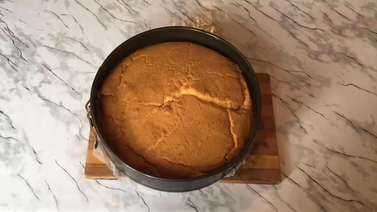 Испеченный заливной пирог с сардиной в форме