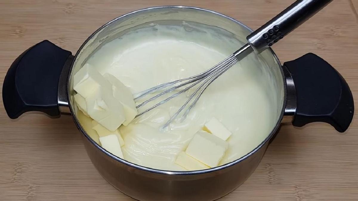 Добавление в крем сливочного масла