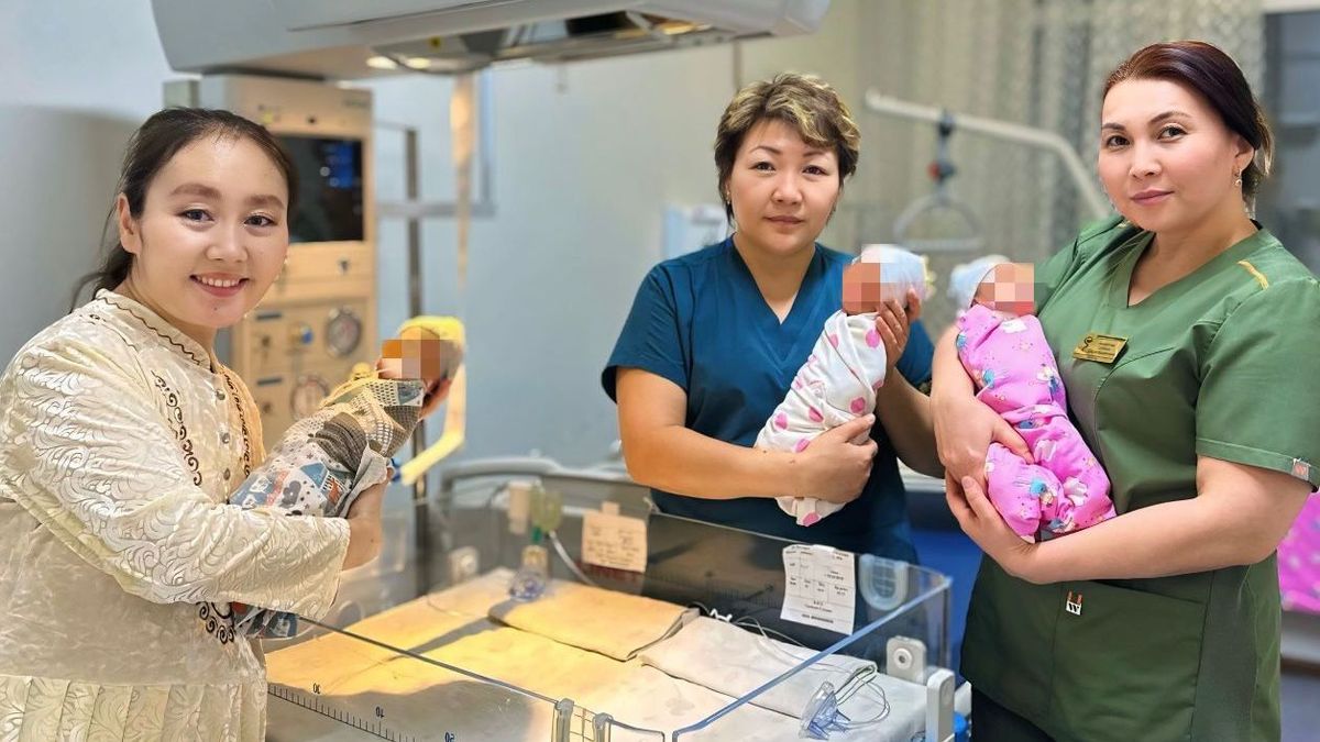 Многодетная мать с врачами