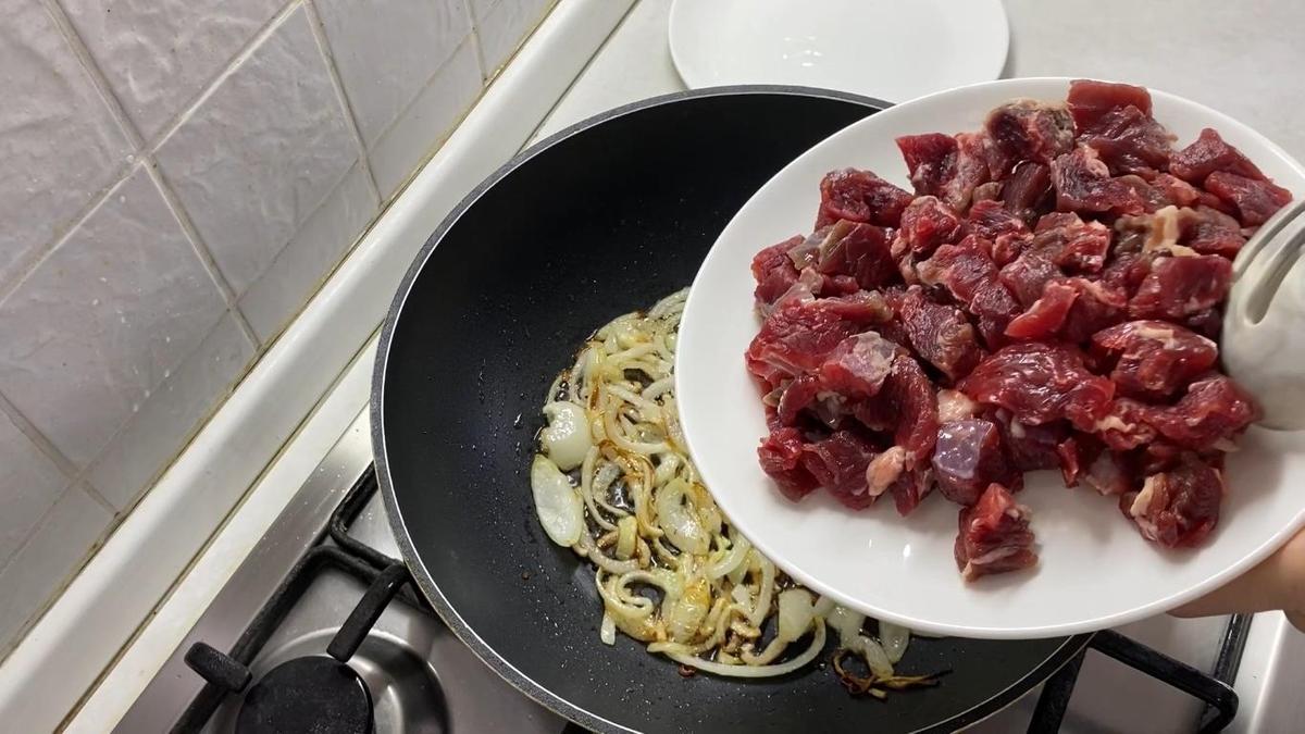 Мясо на тарелке