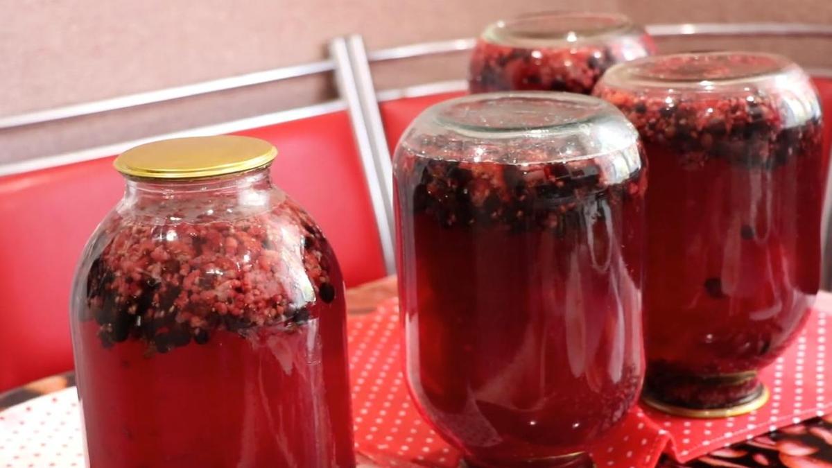 Компот в банках