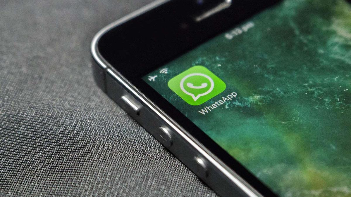 Иконка WhatsApp на рабочем столе смартфона