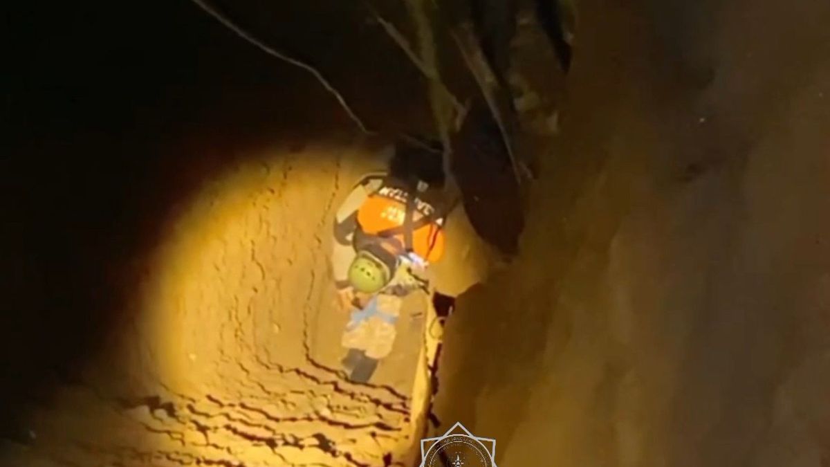 Мужчина упал в 14-метровый колодец