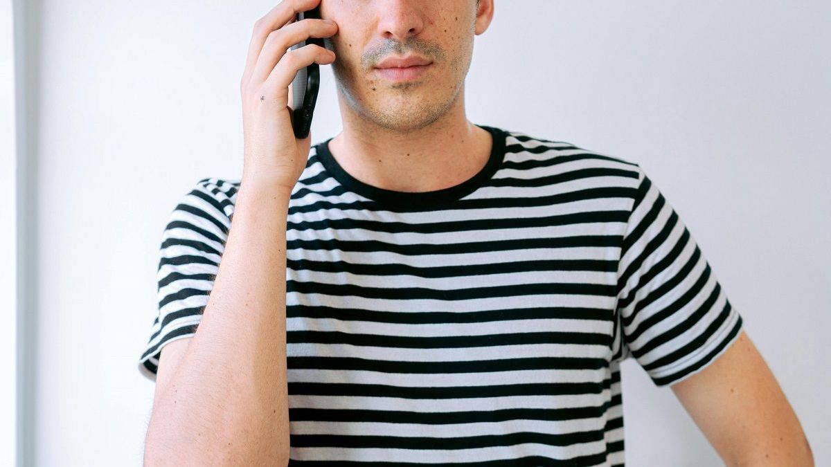 Мужчина с телефоном