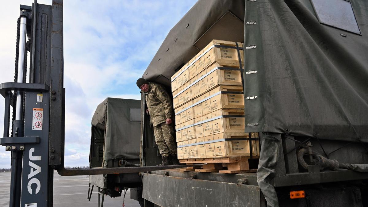 Транспорт с военной помощью