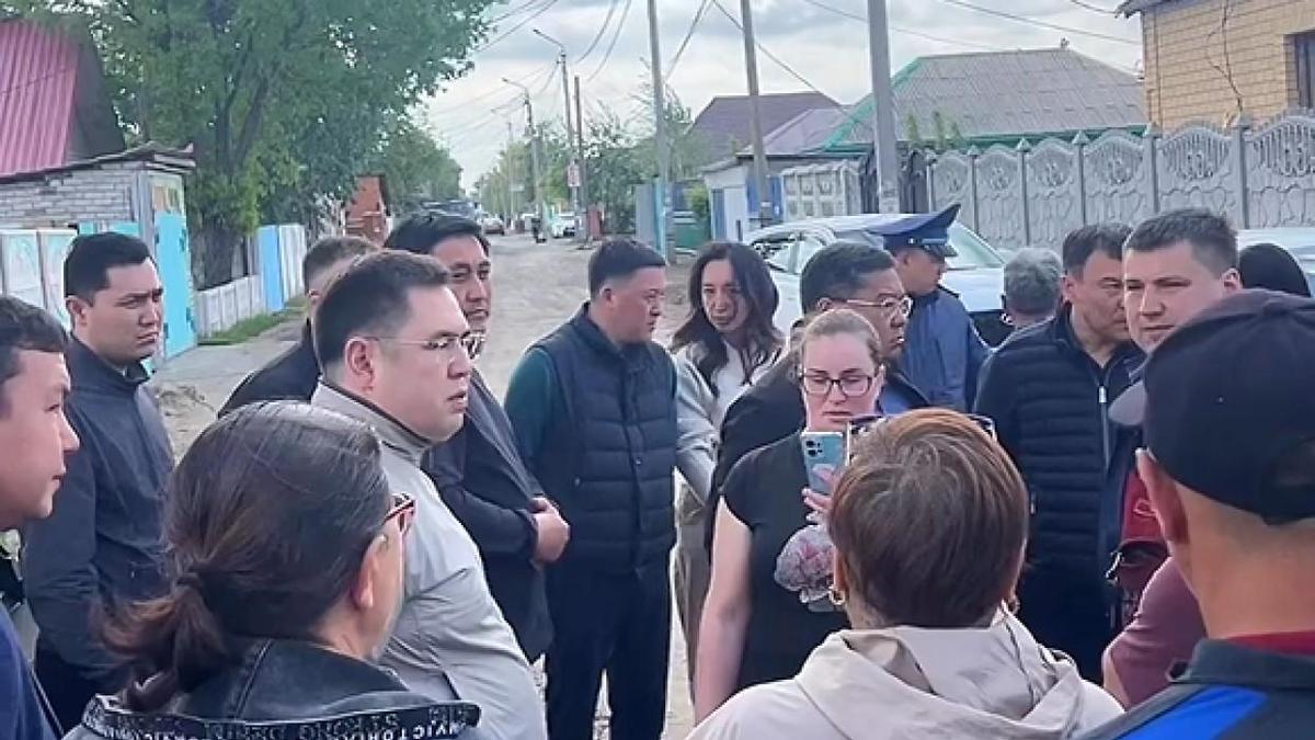 Аким Павлодара приехал в микрорайон "Горторг"