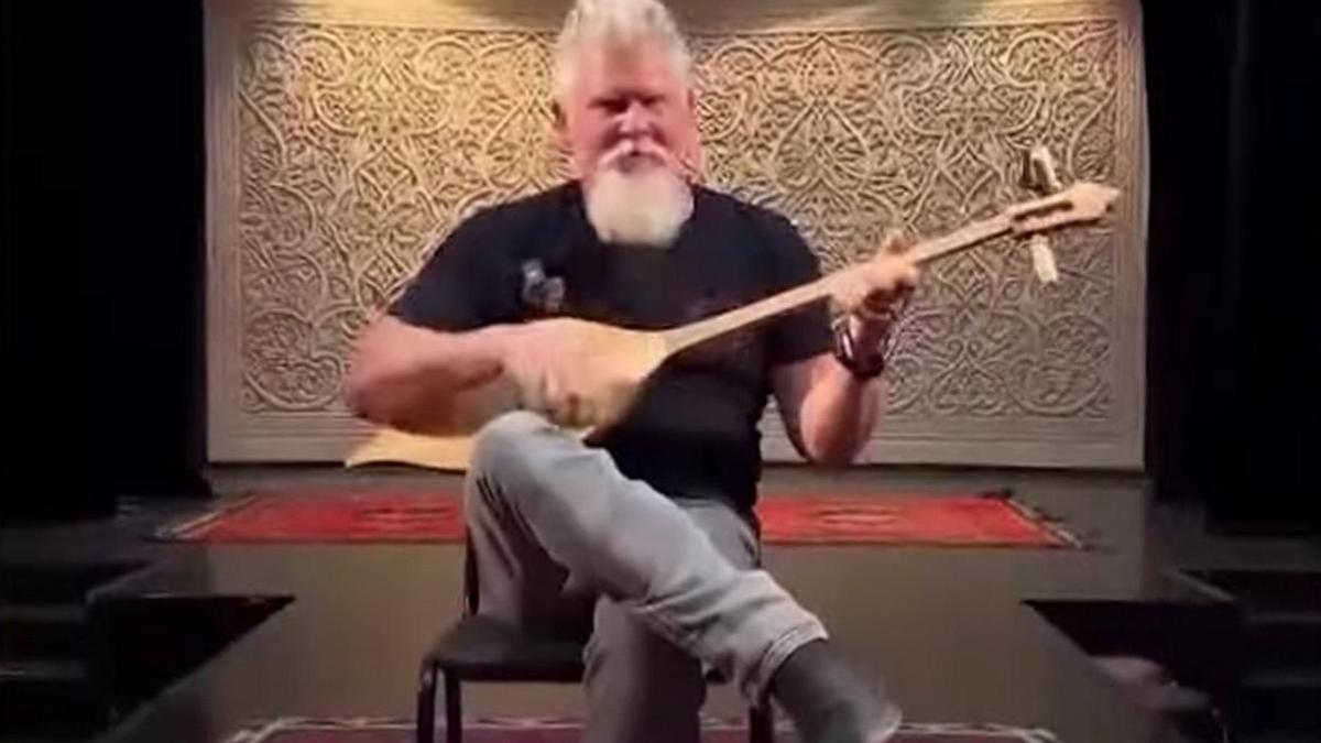 Марк Истон