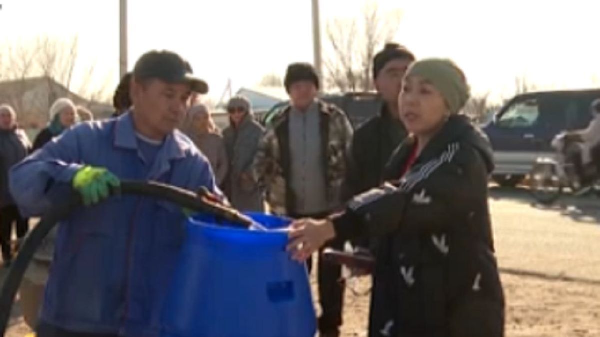 Подвоз воды в село Акши