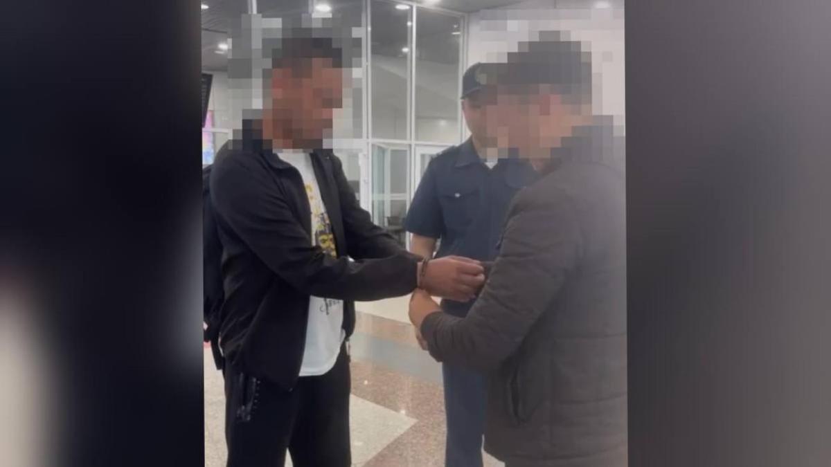 Задержание подозреваемого в мошенничестве в Москве Задержание подозреваемого в мошенничестве в Москве