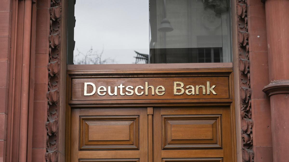 Вывеска Deutsche Bank