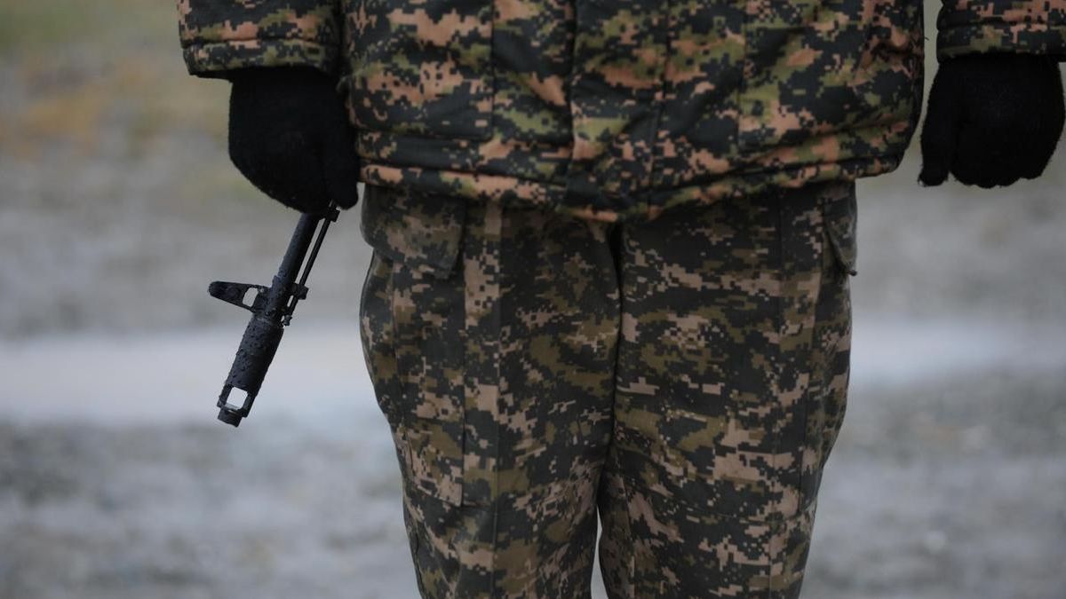 Әскери қызметші