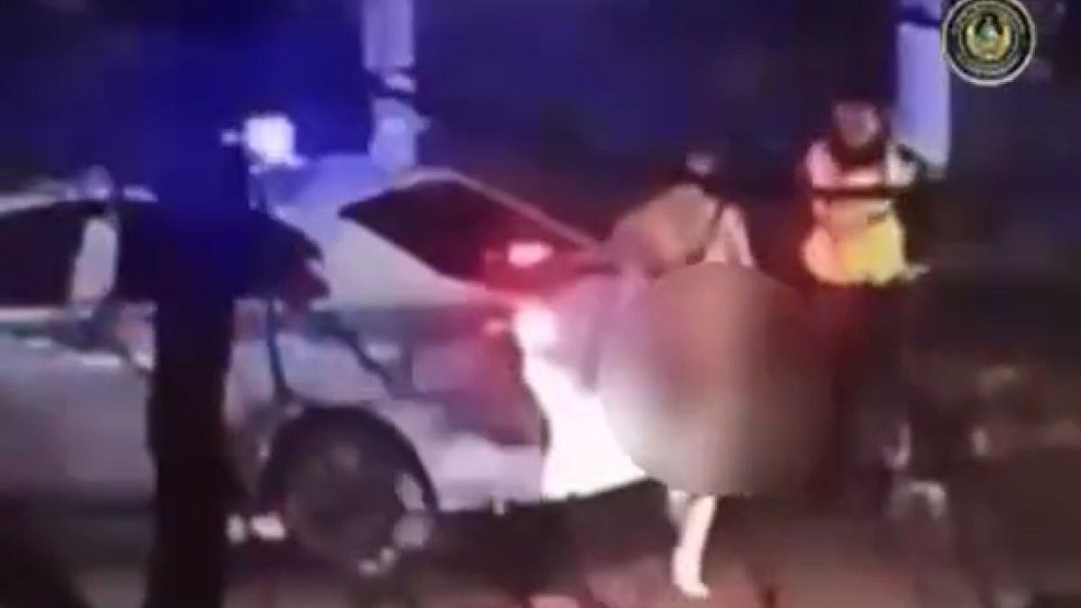 Голого мужчину задержали