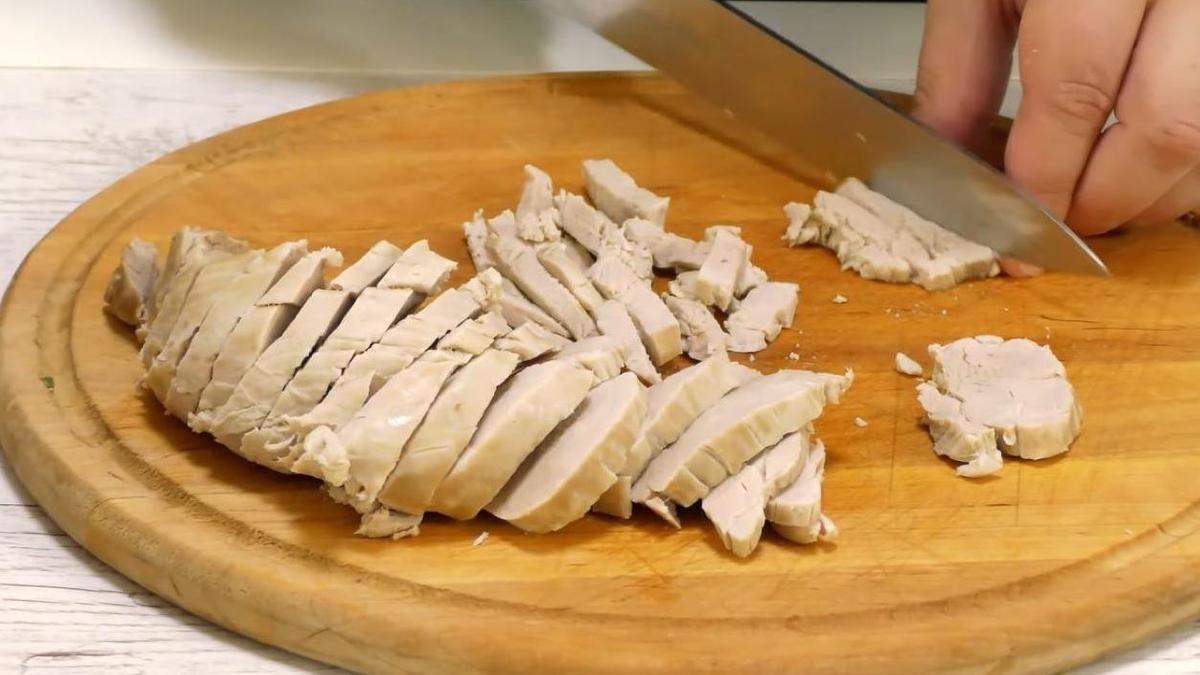 Нарезка мяса для салата
