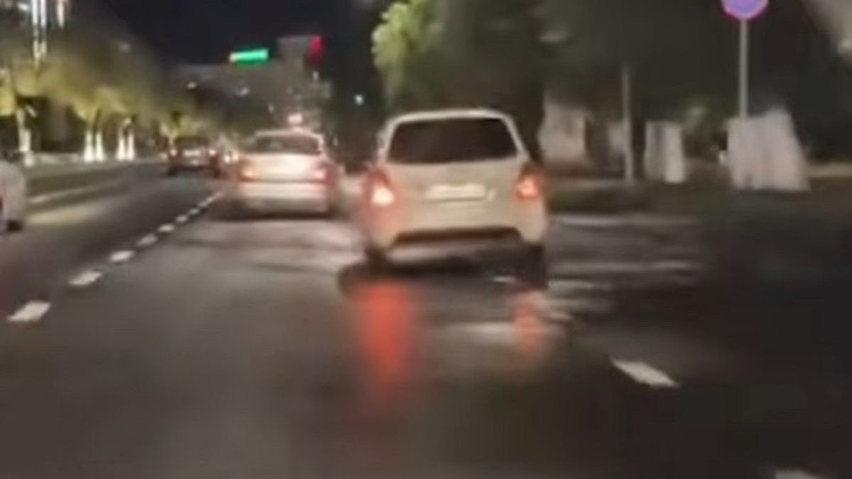 Автомобили