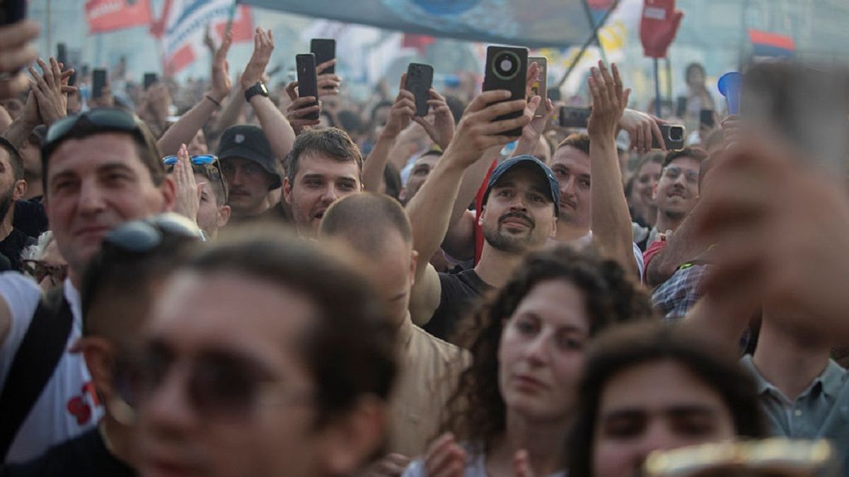Митинг в Сербии
