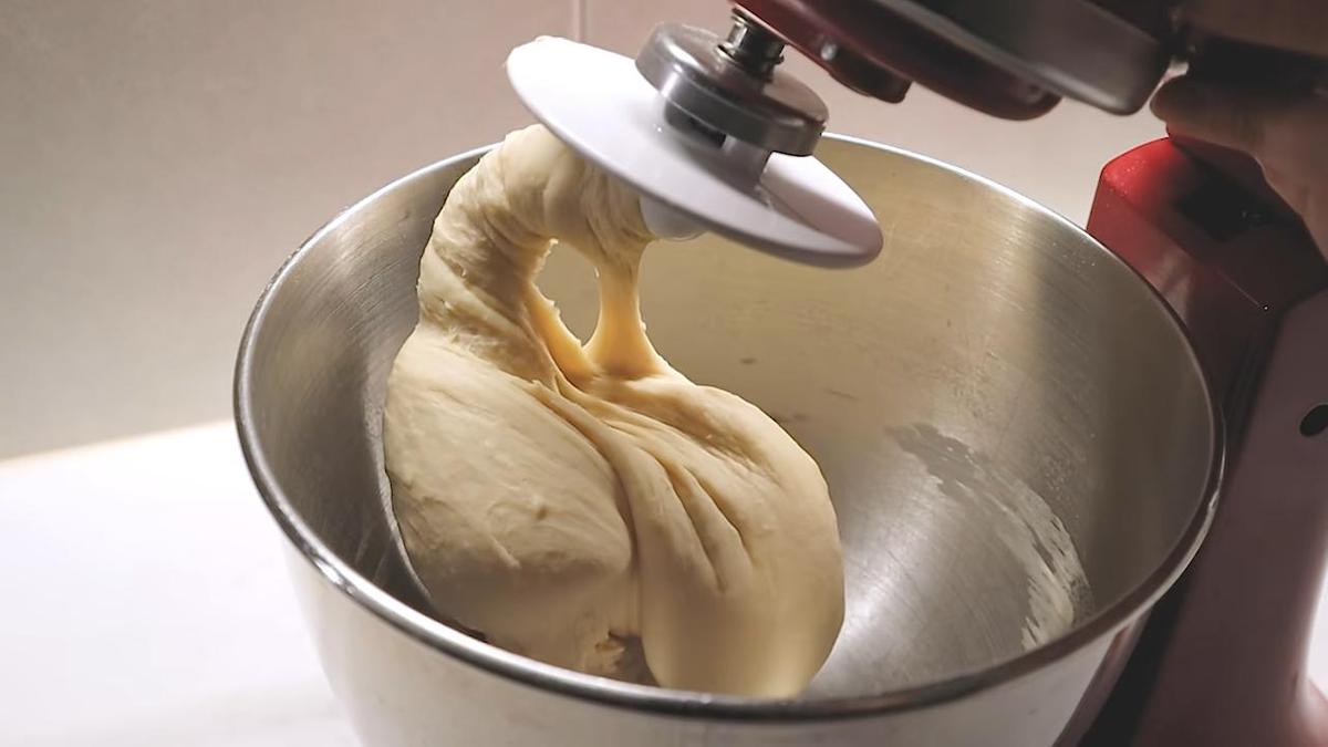 Вымешивание теста в комбайне насадкой крюк