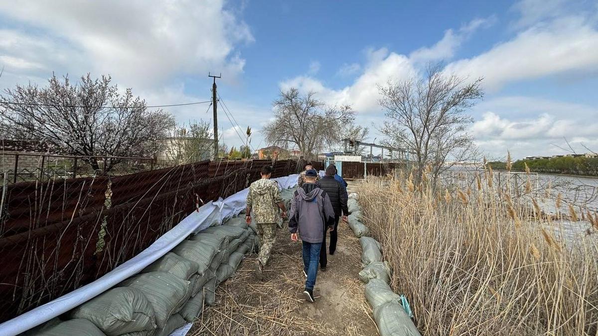 Защитные укрепления от паводков в микрорайоне Сельстрой