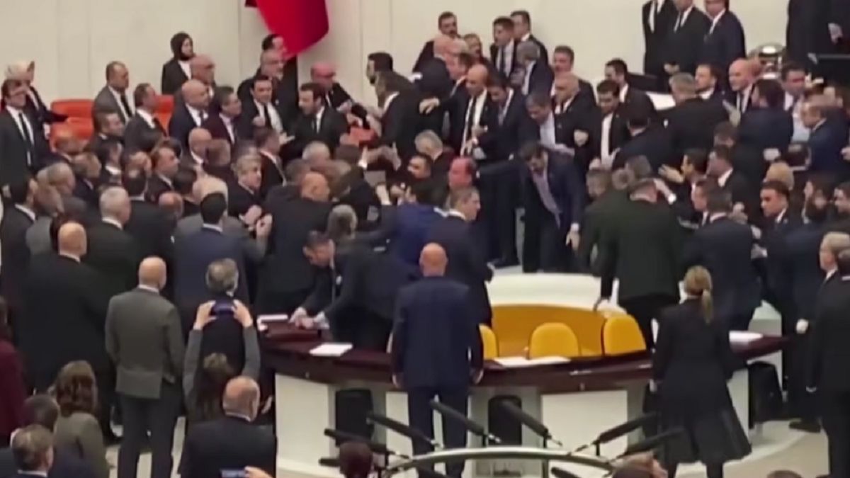 Драка в парламенте Турции