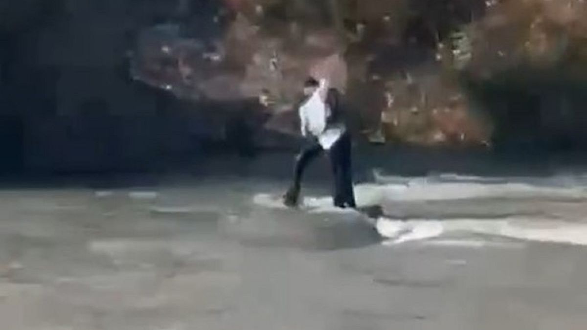 Полицейский и подросток