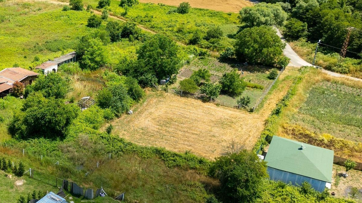 Земельный участок