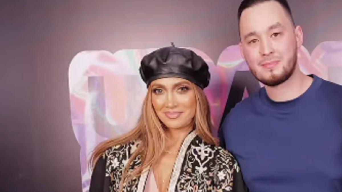 Дженнифер Лопес в чапане