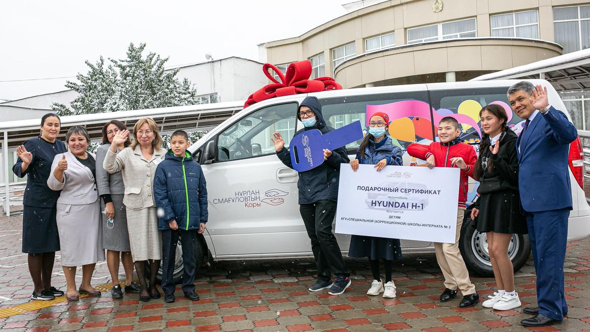 Вручение микроавтобуса Hyundai Н-1