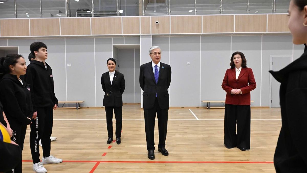 Касым-Жомарт Токаев в школе Астаны