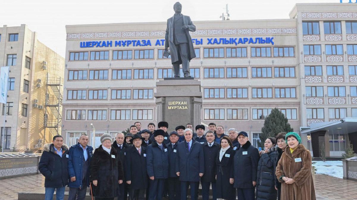 Президент Жамбыл облысының зиялы қауым өкілдерімен Президент Жамбыл облысының зиялы қауым өкілдерімен