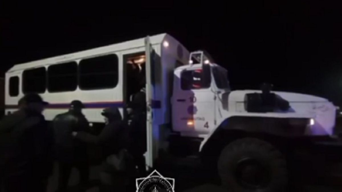 Пассажиров автобуса спасли в Шымкенте