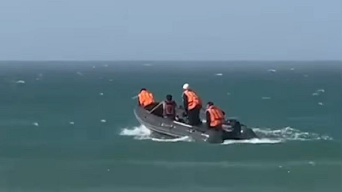 Поиски пропавших военных в Каспийском море