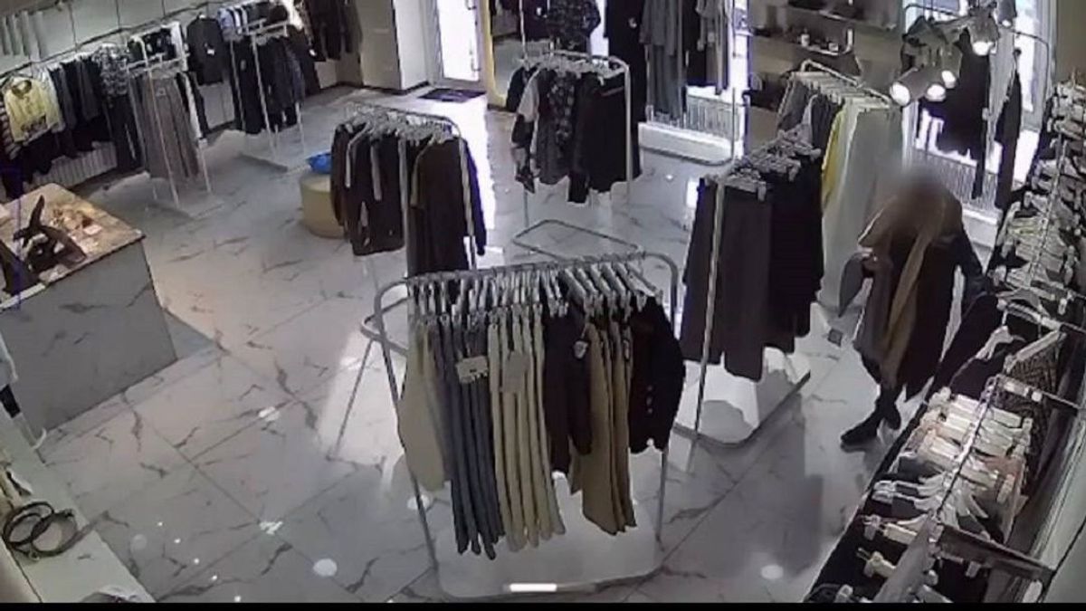 Кража в магазине одежды