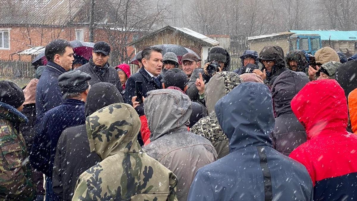 Вице-министрлер Маралды ауылының тұрғындарымен кездесті Вице-министрлер Маралды ауылының тұрғындарымен кездесті