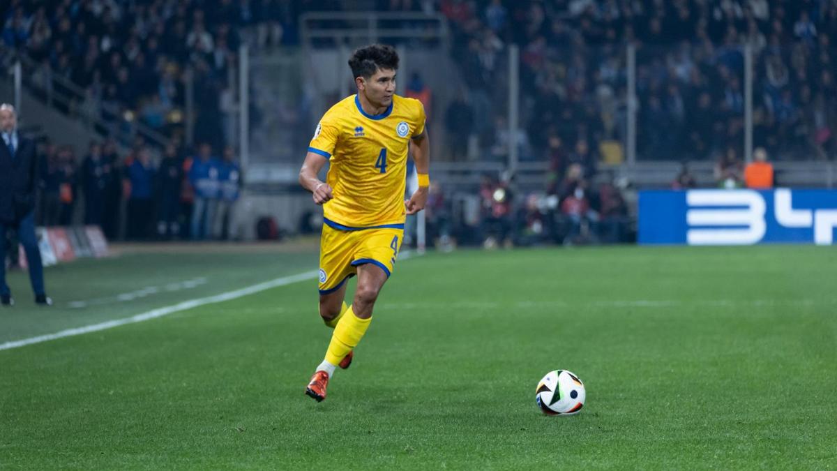 Казахстанский футболист Марат Быстров