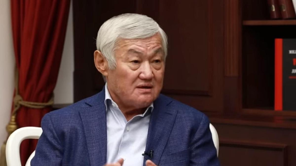 "Даладан келген жоқ": Сапарбаев інісін әкім қылды деп сөккендерге жауап берді "Даладан келген жоқ": Сапарбаев інісін әкім қылды деп сөккендерге жауап берді
