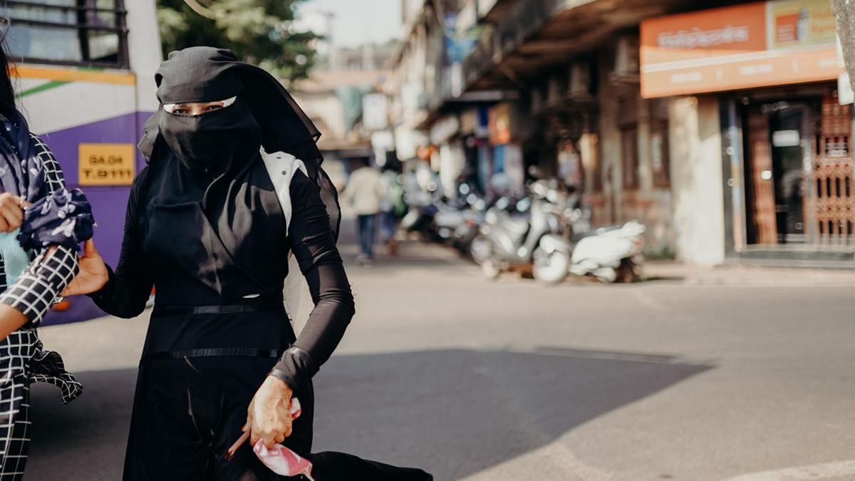 Никаб киген әйел