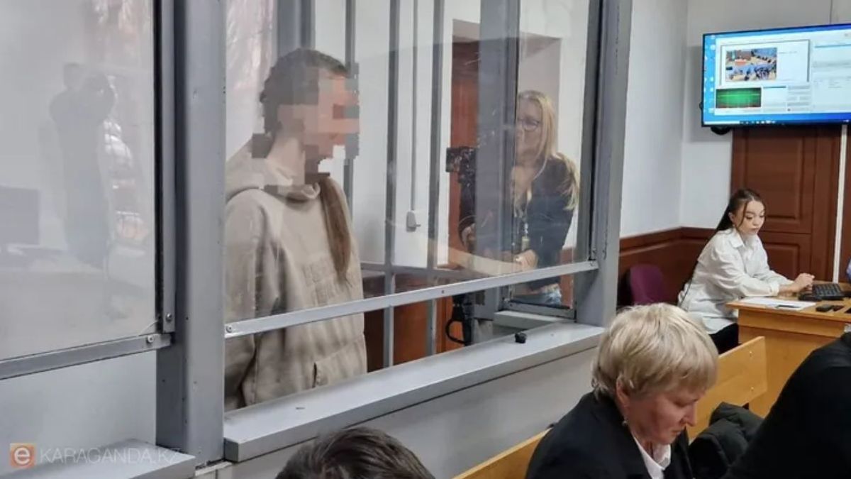 Үстел үстіндегі шұлықтарды сорып алу Үстел үстіндегі шұлықтарды сорып алу