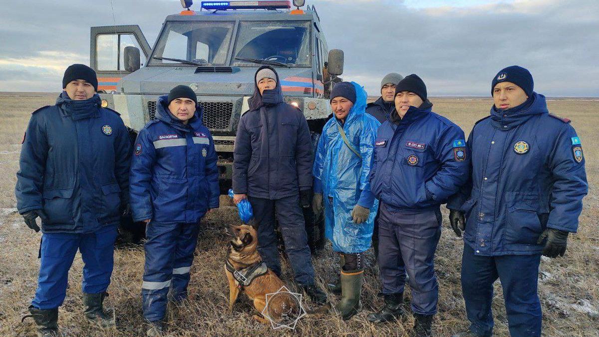 В Актюбинской области всю ночи искали заблудившихся в степи