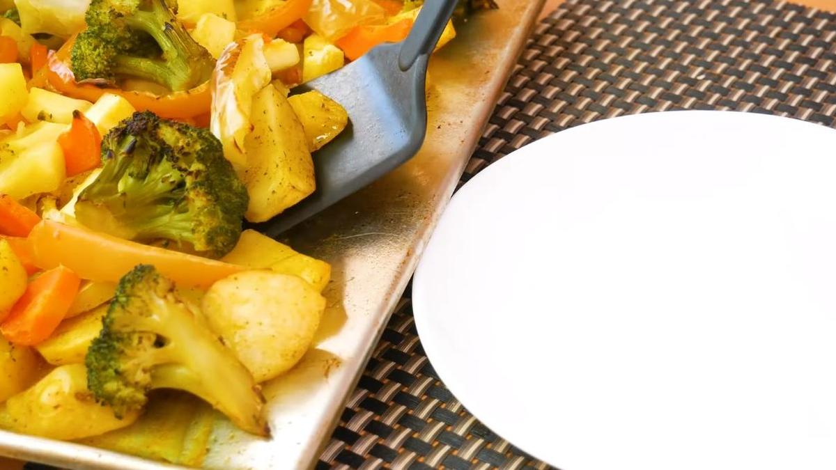 Овощи с картофелем приготовлены