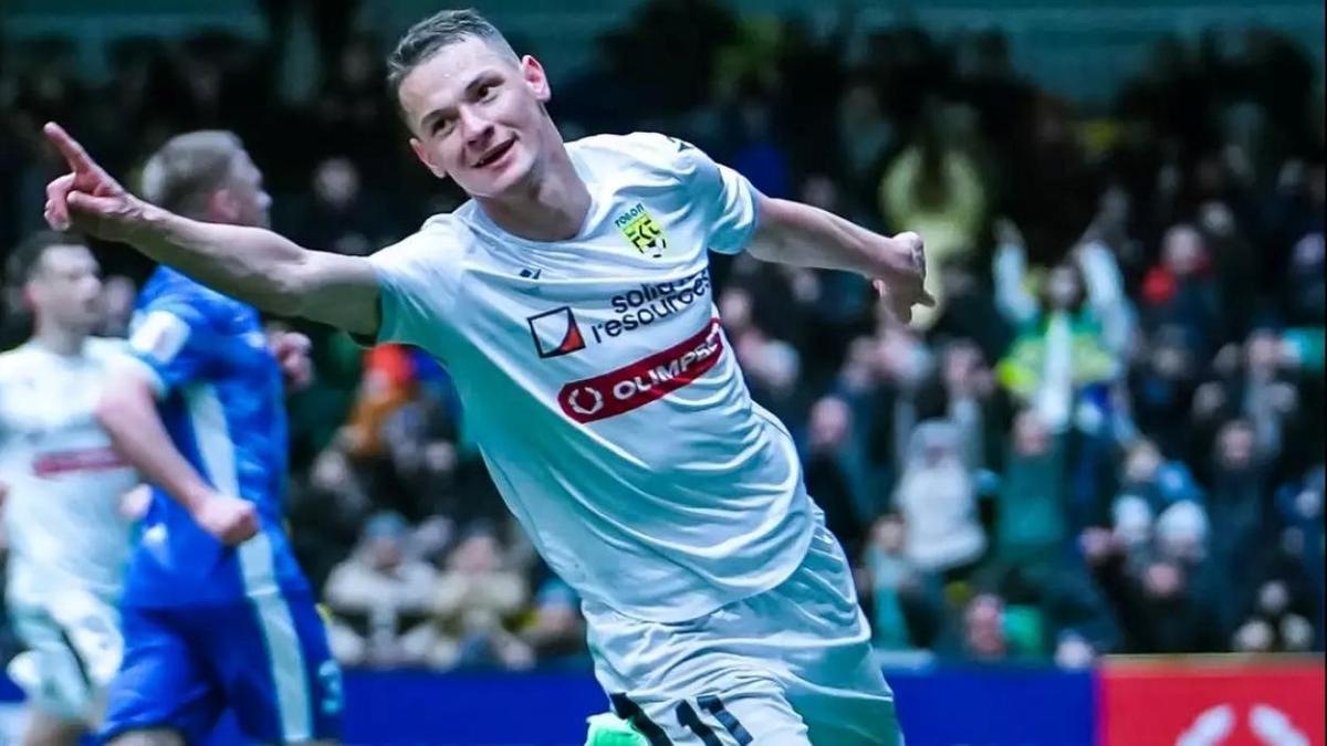 Нападающий "Тобола" Ислам Чесноков