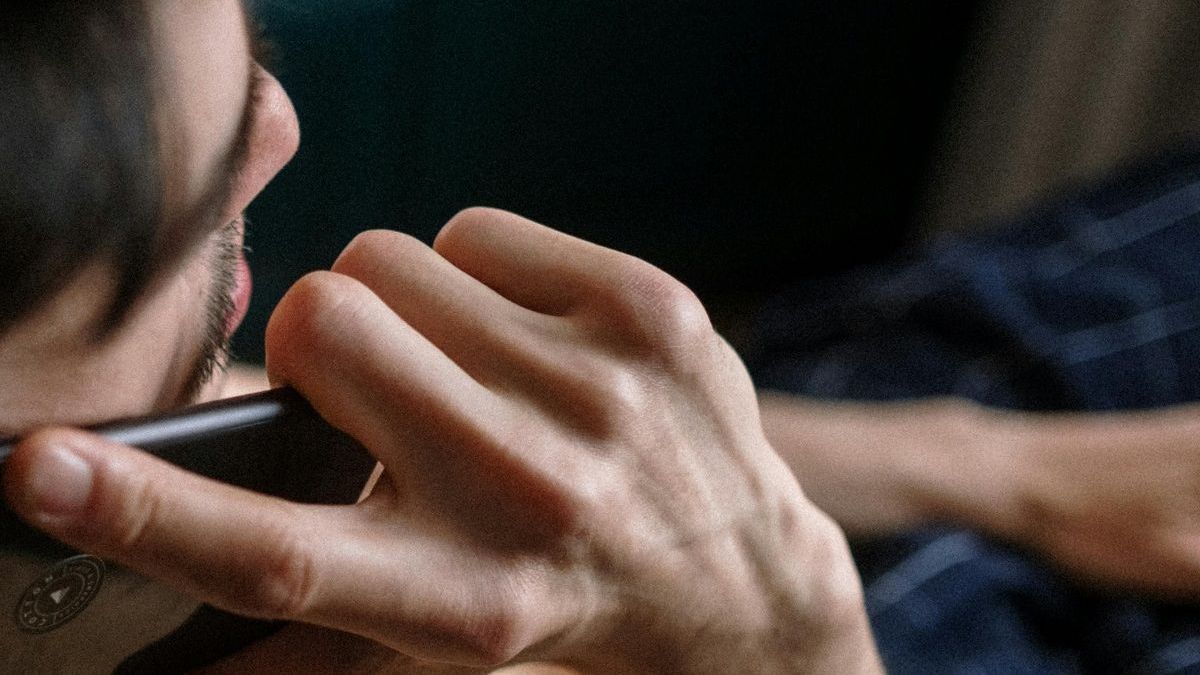 Мужчина с телефоном